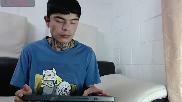 Snapshot of badboy-fox chatting on June 22, 2026, 12:24 am badboy-fox online show from June 22, 2026, 12:24 am