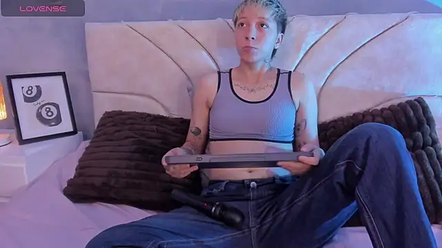 vane grey online show from May 26, 2026, 8:16 pm