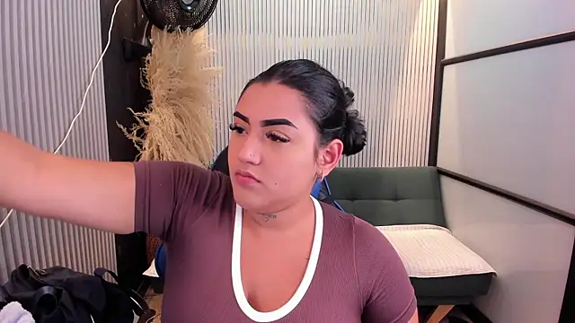 Snapshot of AmeliaHart_ chatting on June 15, 2026, 7:49 pm AmeliaHart online show from June 15, 2026, 7:49 pm
