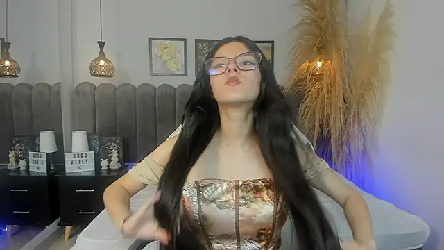 amber hill   online show from May 28, 2026, 12:13 pm