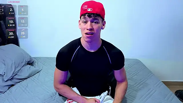 Luke Muscle online show from July 9, 2026, 11:53 pm