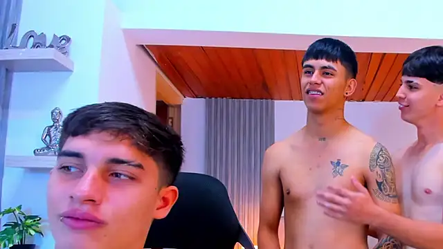 crazy boysW online show from June 1, 2026, 2:08 pm
