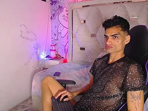 Snapshot of Liam_bedoya chatting on May 25, 2026, 4:51 am Liam bedoya online show from May 25, 2026, 4:51 am