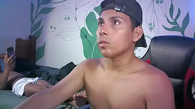Latinos2411 online show from June 5, 2026, 3:02 am