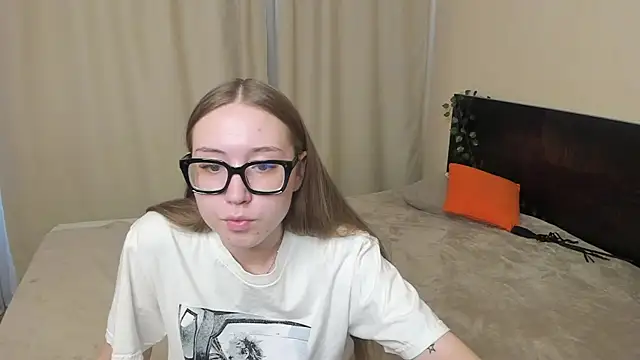  kitti meow  online show from July 25, 2026, 6:33 am