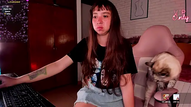 Scarlett  Cooper  1 online show from July 25, 2026, 1:08 pm