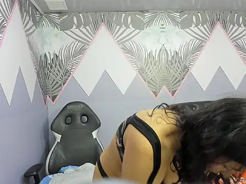 AuroraGreyy online show from May 27, 2026, 11:29 am