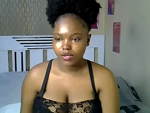 Snapshot of Lucydiva33 chatting on May 27, 2026, 4:20 am Lucydiva33 online show from May 27, 2026, 4:20 am