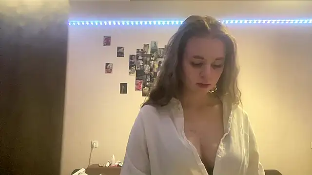 KrystalCarabine online show from May 27, 2026, 6:54 am
