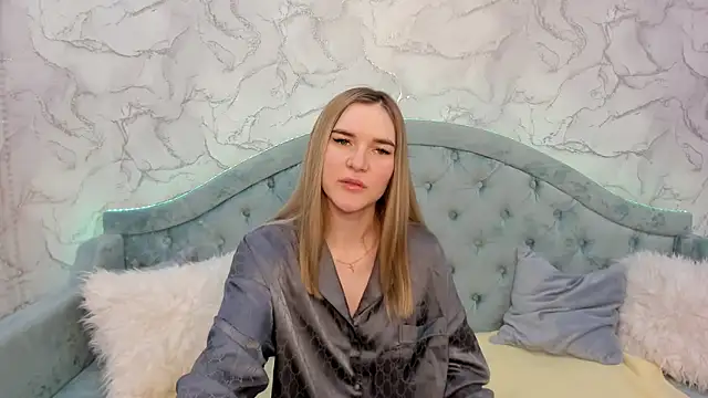 Snapshot of RoxyReignn chatting on May 27, 2026, 1:57 am RoxyReignn online show from May 27, 2026, 1:57 am