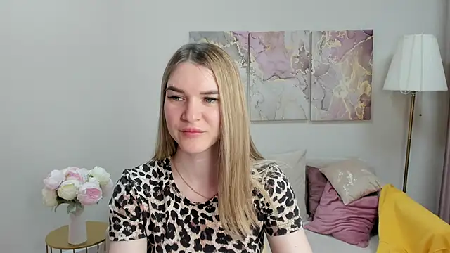 Snapshot of RoxyReignn chatting on May 30, 2026, 10:18 pm RoxyReignn online show from May 30, 2026, 10:18 pm