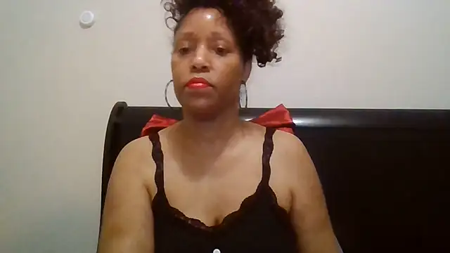 MsDeeLive online show from May 27, 2026, 4:31 am