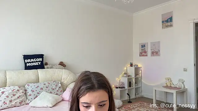 CuteNessy online show from June 4, 2026, 9:37 am