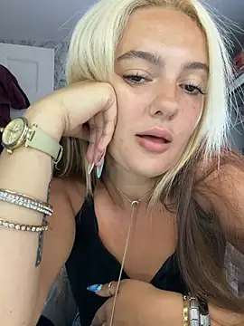 naughtygirl6989 online show from July 18, 2026, 3:05 pm