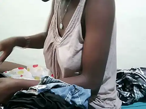 Snapshot of petite_lovy chatting on July 18, 2026, 9:35 am petite lovy online show from July 18, 2026, 9:35 am