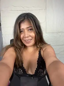 LyraMilano online show from July 28, 2026, 4:39 pm