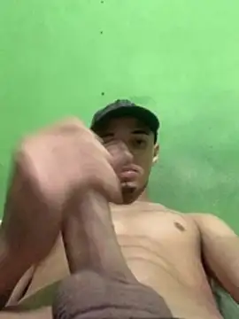 izaqueusilxxx online show from August 7, 2026, 6:37 am