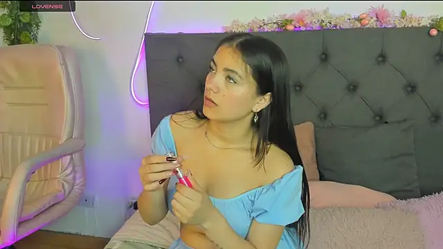 Zoe Queens online show from July 22, 2026, 12:30 pm