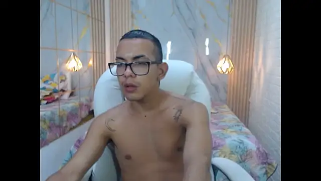 maximiliano hotdevil online show from May 26, 2026, 2:18 am