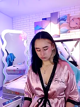 Lua bloom  online show from June 9, 2026, 4:35 am