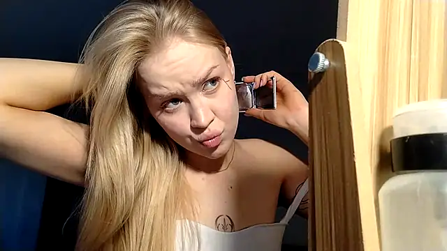Snapshot of Luna_liss_ chatting on June 2, 2026, 12:12 am Luna liss online show from June 2, 2026, 12:12 am