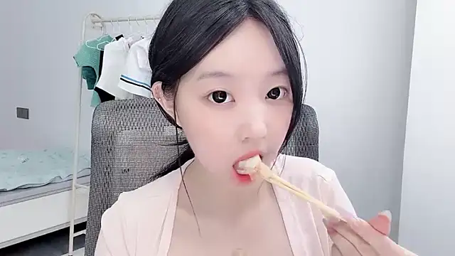 Yoyo33355 online show from July 19, 2026, 3:43 am