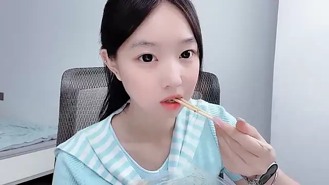 Yoyo33355 online show from July 27, 2026, 3:57 am