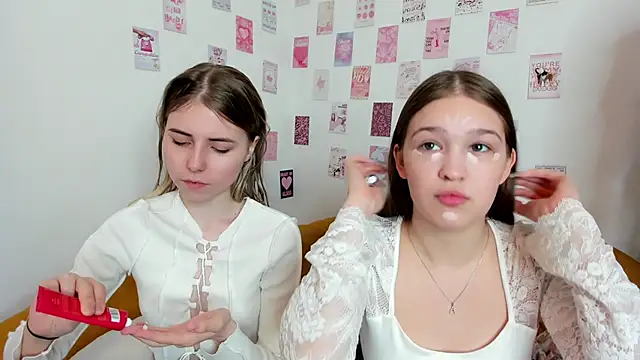 Snapshot of PlayfulMelly chatting on May 27, 2026, 9:17 am PlayfulMelly online show from May 27, 2026, 9:17 am