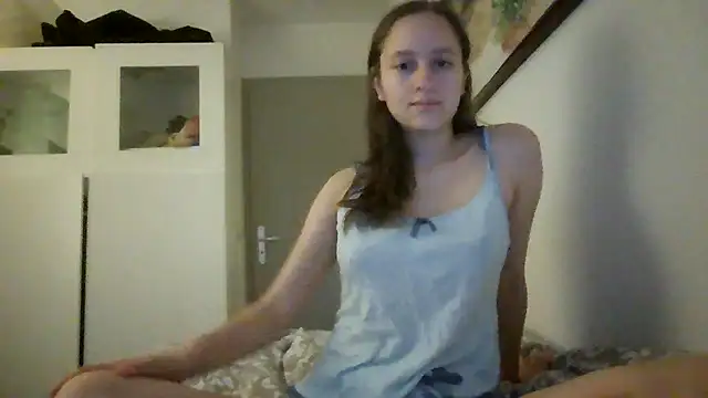 Snapshot of SoftieSophie chatting on May 27, 2026, 3:03 am SoftieSophie online show from May 27, 2026, 3:03 am