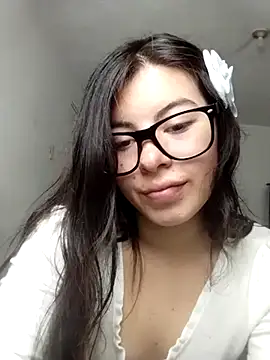 Zafiiroo  1 online show from July 9, 2026, 6:01 pm
