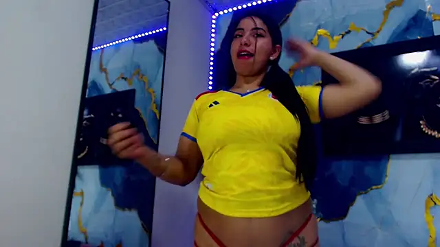 Yasmine Tapias online show from July 7, 2026, 8:57 pm