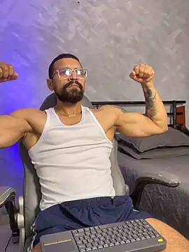 Snapshot of RoccoSaenz chatting on June 1, 2026, 7:48 pm RoccoSaenz online show from June 1, 2026, 7:48 pm