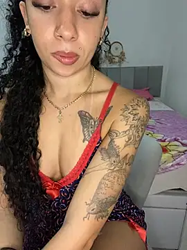 Snapshot of Sereia_camgirl chatting on May 27, 2026, 8:17 pm Sereia camgirl online show from May 27, 2026, 8:17 pm