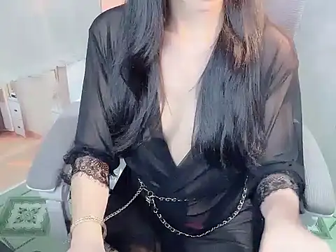 -Naomii  online show from July 13, 2026, 2:42 pm