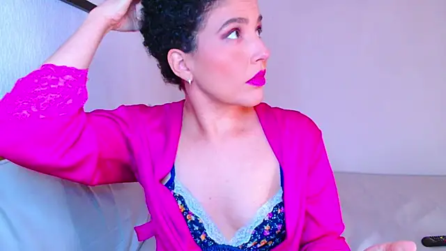 luasecret21 online show from July 9, 2026, 1:04 pm