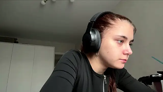 Snapshot of elfLiana chatting on June 2, 2026, 4:31 pm elfLiana online show from June 2, 2026, 4:31 pm