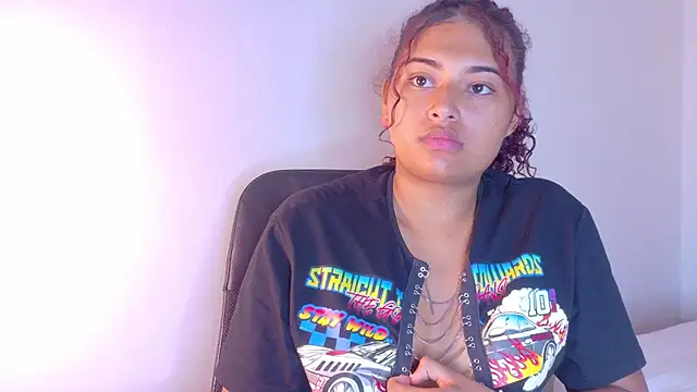 AmeliaLaurent  online show from July 27, 2026, 5:09 pm