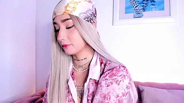 SophieMoneet online show from May 29, 2026, 12:36 pm
