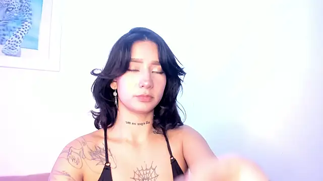 SophieMoneet online show from July 28, 2026, 2:13 pm