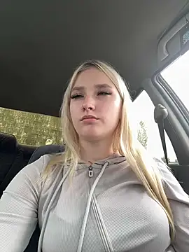 lisacryss3 online show from May 30, 2026, 6:21 am