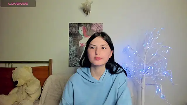 Kira Devi online show from May 25, 2026, 8:26 pm