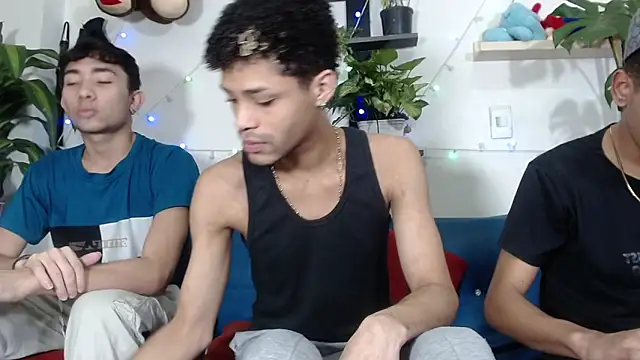 Snapshot of STRANGER_BOYS chatting on May 26, 2026, 10:28 pm STRANGER BOYS online show from May 26, 2026, 10:28 pm