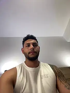 Snapshot of aron_taylor29 chatting on May 26, 2026, 12:28 am aron taylor29 online show from May 26, 2026, 12:28 am