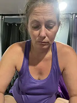 amberhotts2025 online show from June 24, 2026, 11:48 pm