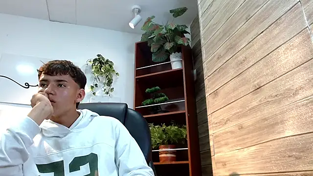 Snapshot of Ryan_grayx chatting on May 27, 2026, 2:36 pm Ryan grayx online show from May 27, 2026, 2:36 pm