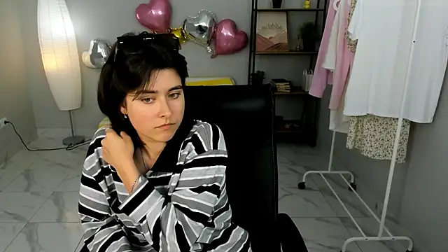 Snapshot of Barbara_Little chatting on May 29, 2026, 1:42 pm Barbara Little online show from May 29, 2026, 1:42 pm