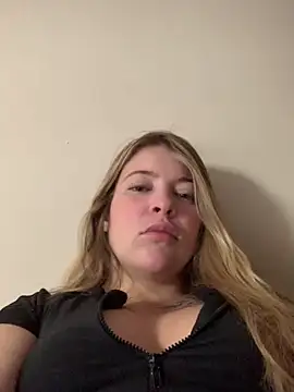 Snapshot of thania_bby chatting on June 2, 2026, 12:18 pm thania bby online show from June 2, 2026, 12:18 pm