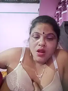 Snapshot of Maya_Vabi chatting on June 11, 2026, 10:19 pm Maya Vabi online show from June 11, 2026, 10:19 pm