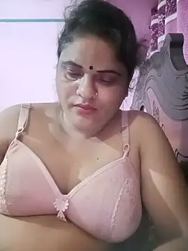Snapshot of Maya_Vabi chatting on July 15, 2026, 2:44 pm Maya Vabi online show from July 15, 2026, 2:44 pm