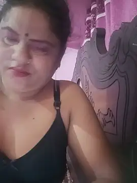 Snapshot of Maya_Vabi chatting on July 21, 2026, 1:57 pm Maya Vabi online show from July 21, 2026, 1:57 pm
